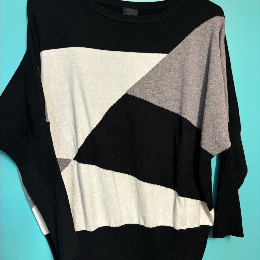 Geometric Pattern Sweater - Black, White, and Gray